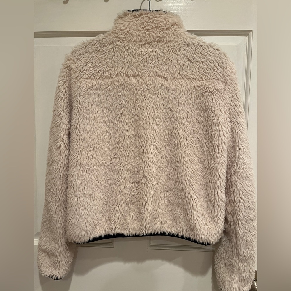 Women’s Fuzzy Jacket - Picture 3 of 6